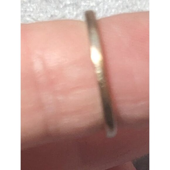 Minimalist Gemmed Chevron Silver Tone Ring Size 3 1/2 - Picture 12 of 12